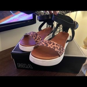 Mia Sandals